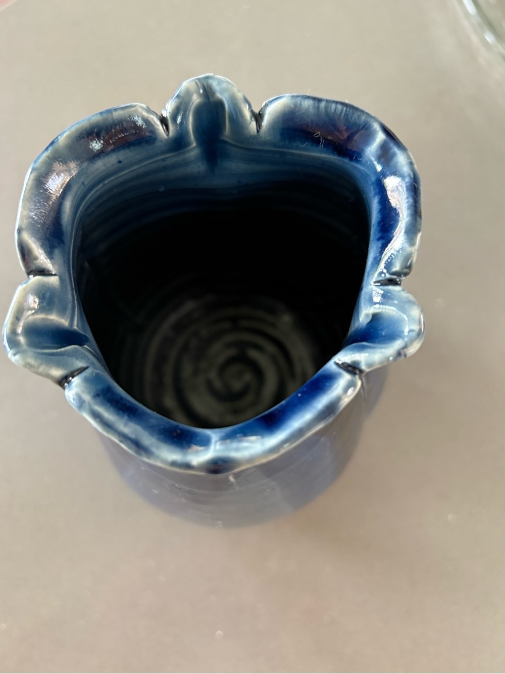 Stunning dependably blue glaze artisan vase made in Canada hand thrown 6” tall - Picture 3 of 6